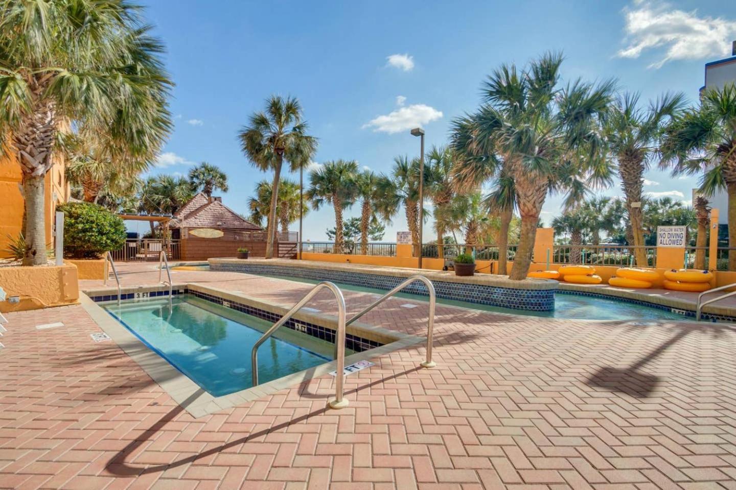 Oversized Ocean View Queen Suite With Beautiful Fireplace And Accents - Sleeps 4 Guests! Myrtle Beach Ruang foto