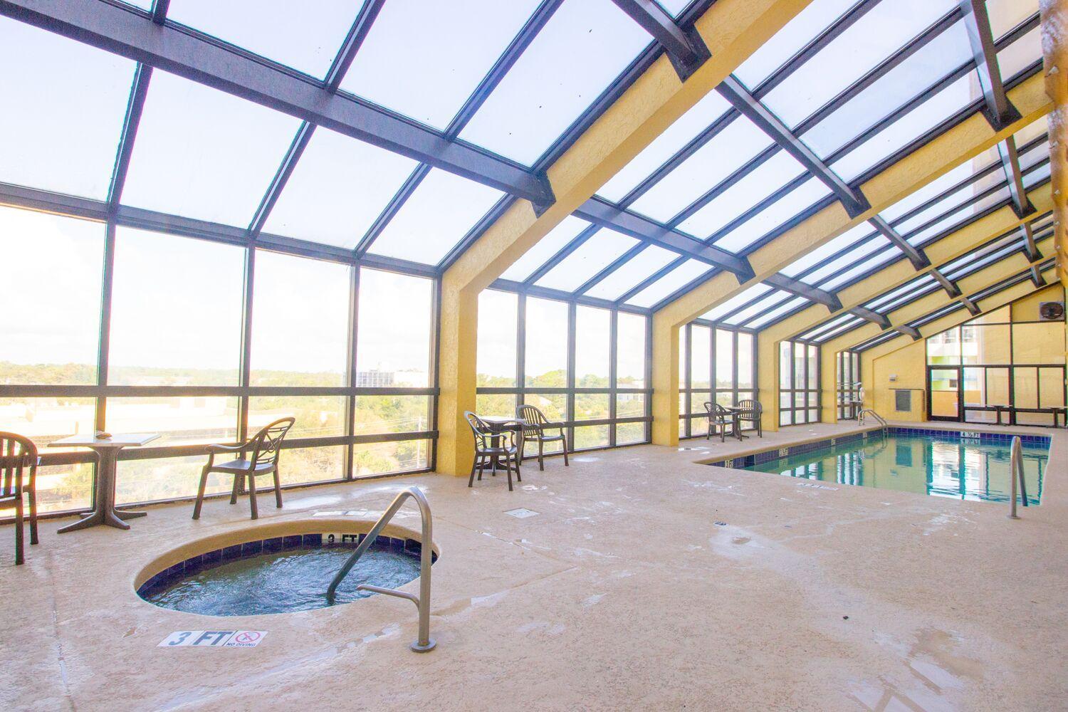 Oversized Ocean View Queen Suite With Beautiful Fireplace And Accents - Sleeps 4 Guests! Myrtle Beach Ruang foto