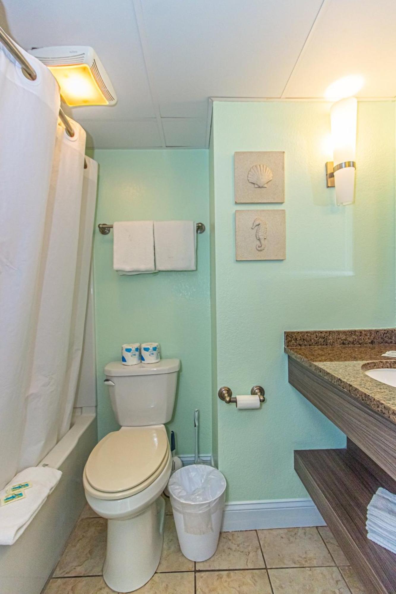 Oversized Ocean View Queen Suite With Beautiful Fireplace And Accents - Sleeps 4 Guests! Myrtle Beach Ruang foto