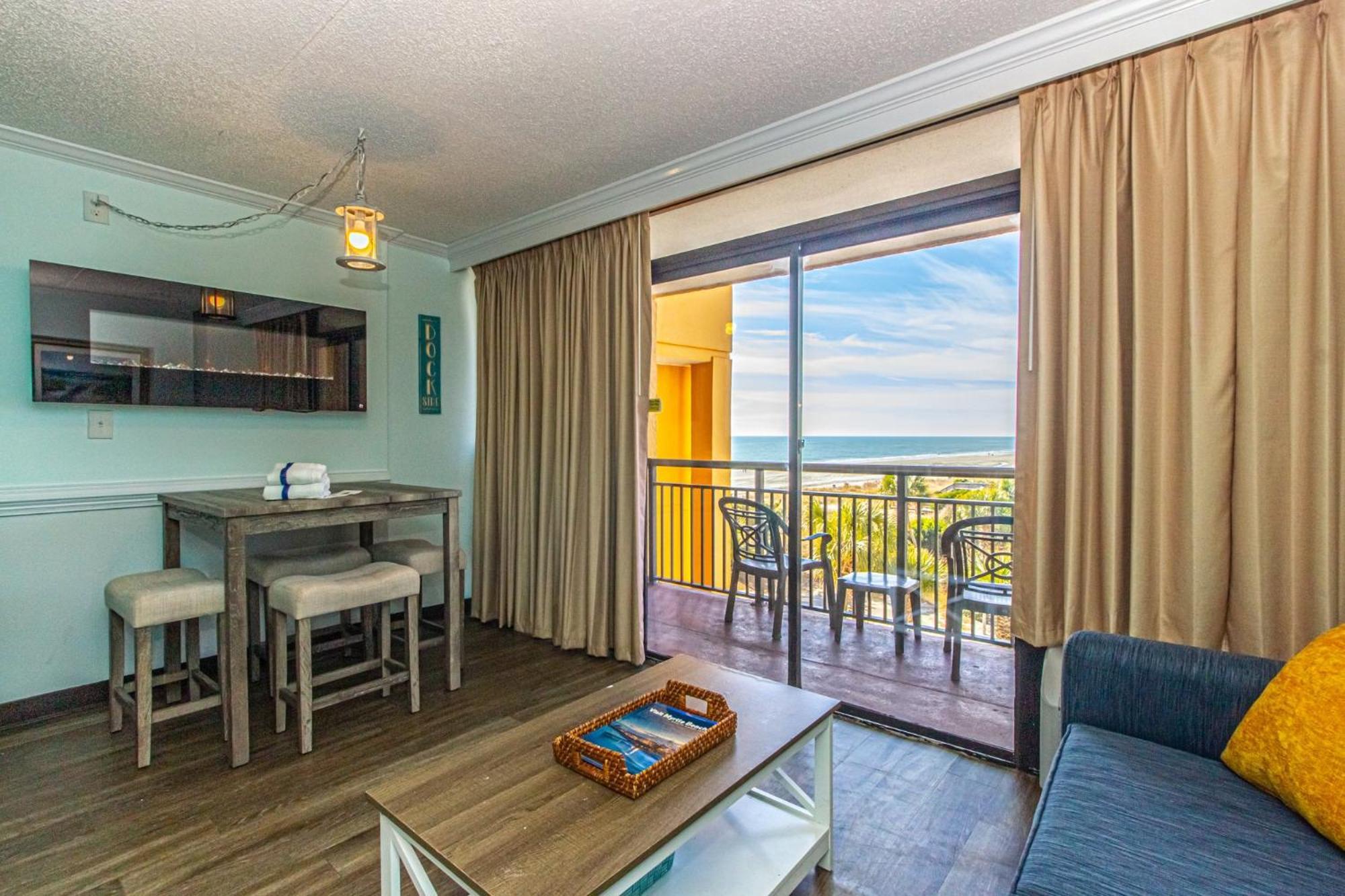 Oversized Ocean View Queen Suite With Beautiful Fireplace And Accents - Sleeps 4 Guests! Myrtle Beach Ruang foto