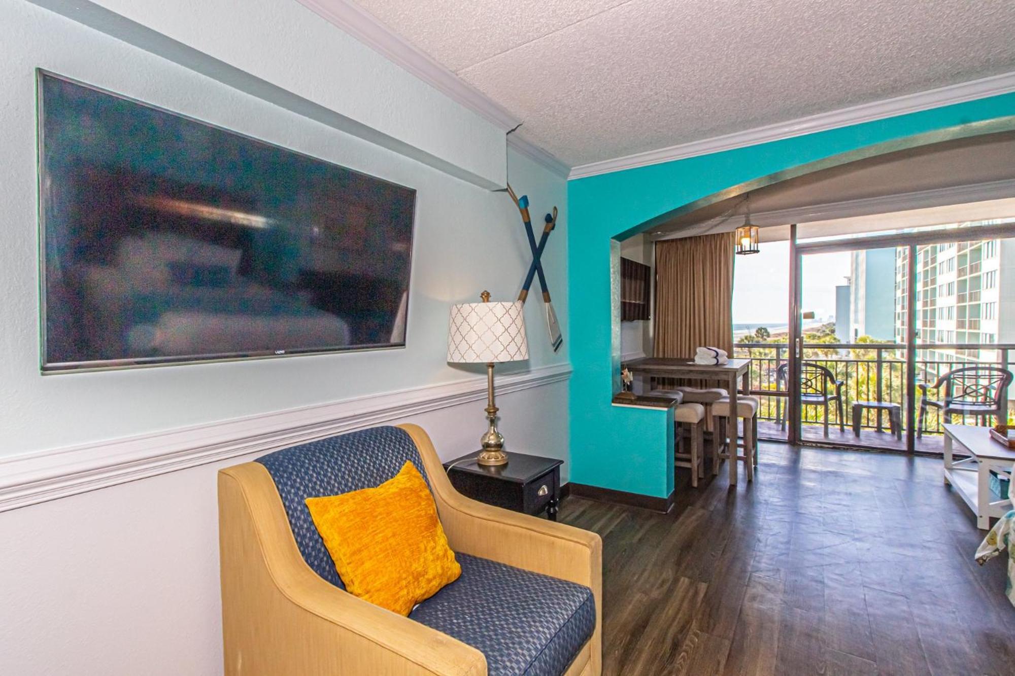 Oversized Ocean View Queen Suite With Beautiful Fireplace And Accents - Sleeps 4 Guests! Myrtle Beach Ruang foto